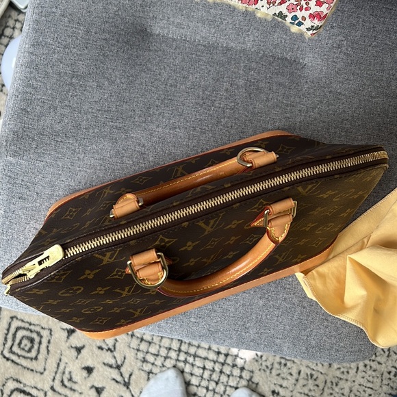 Gorgeous Louis Vuitton Alma amazing condition - Picture 7 of 12